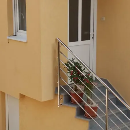 Flower Double Split - Gostinjska kuća Dugopolje